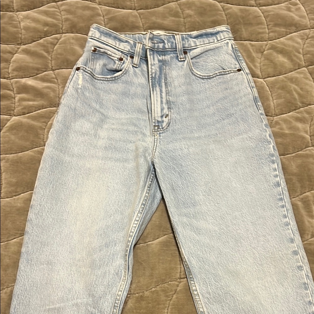 Abercrombie 90s Straight High-Waisted Jeans